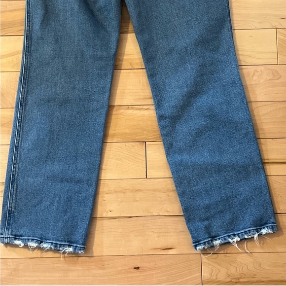 Good American Good Curve Blue
Straight Leg Jeans size 10/30 - Picture 8 of 10